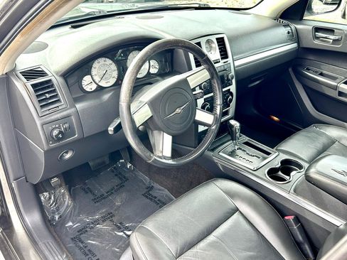 Used 2008 Chrysler 300 Touring w/ Comfort/Convenience Group image 8