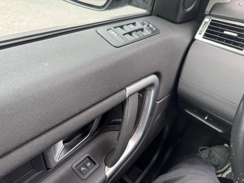 Used 2019 Land Rover Discovery Sport SE image 42