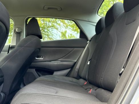 Used 2025 Hyundai Elantra SE FWD image 17