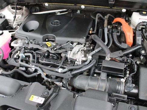 Certified 2021 Toyota Venza LE image 26