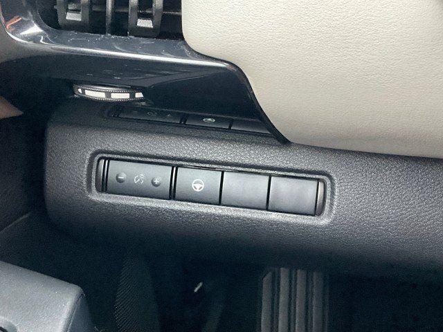 Used 2023 Nissan Pathfinder SV FWD image 15