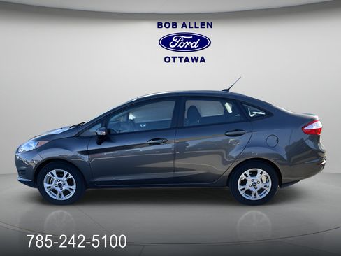 Used 2015 Ford Fiesta SE image 2