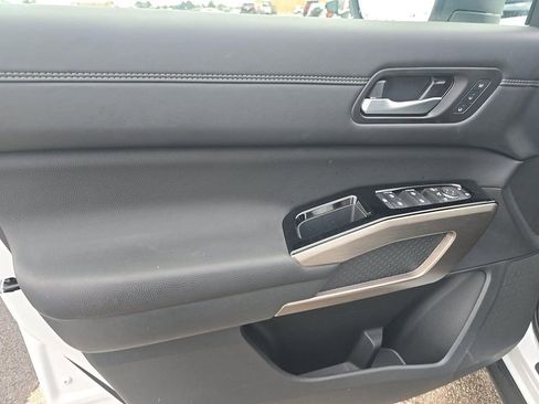 Certified 2025 Nissan Pathfinder Platinum AWD/4WD image 16