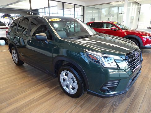 Used 2023 Subaru Forester AWD/4WD image 3