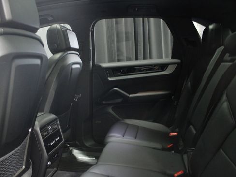 Used 2024 Porsche Cayenne image 43