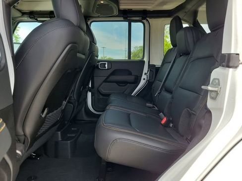 Used 2024 Jeep Wrangler Unlimited Sahara w/ Technology Group AWD/4WD image 10