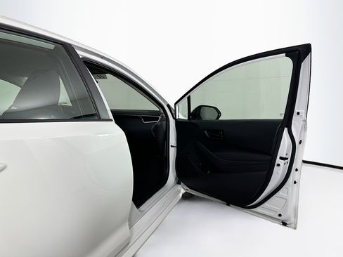 Used 2024 Toyota Corolla LE image 29