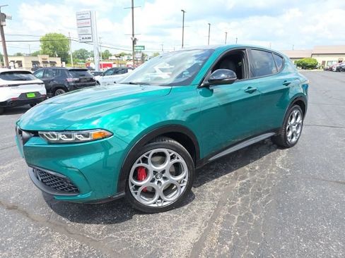 Used 2025 Alfa Romeo Tonale w/ Premium Package AWD/4WD image 2