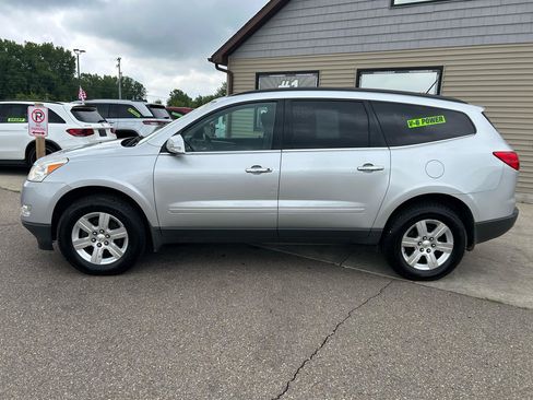 Used 2011 Chevrolet Traverse LT w/ Personal Connectivity Package FWD image 8