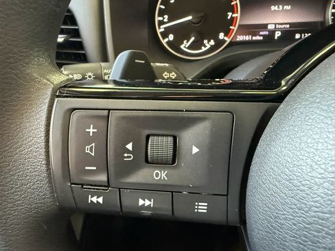 Used 2023 Nissan Rogue SV AWD/4WD image 28