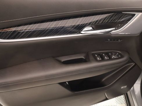 Used 2024 Cadillac XT6 Premium Luxury w/ Technology Package FWD image 17