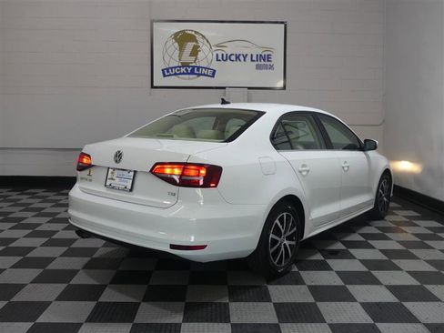 Used 2017 Volkswagen Jetta SE FWD image 10