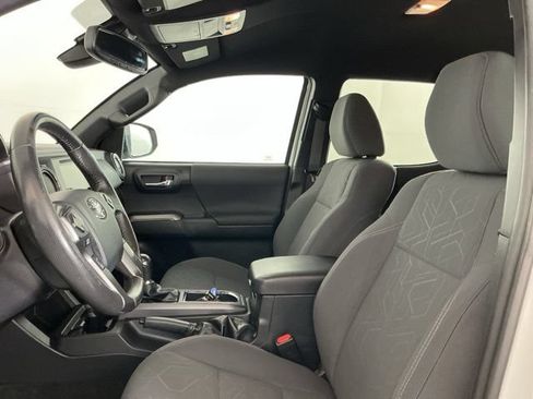 Used 2018 Toyota Tacoma TRD Sport AWD/4WD image 13