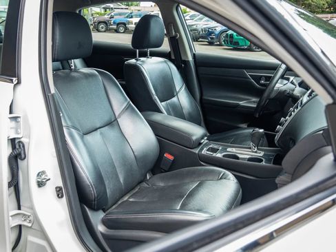 Used 2018 Nissan Altima 2.5 SL FWD image 15