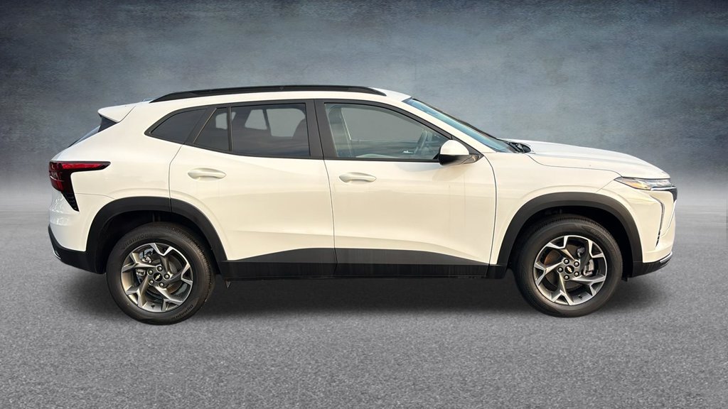Used 2025 Chevrolet Trax LT FWD image 26
