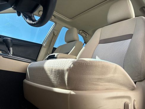 Used 2012 Toyota Camry LE image 10
