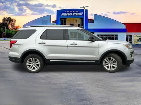 Used 2018 Ford Explorer XLT w/ Equipment Group 201A AWD/4WD image 8
