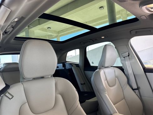 Certified 2023 Volvo XC60 B5 Plus w/ Climate Package image 16