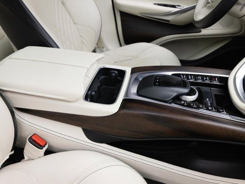 Used 2021 Aston Martin DBX image 24