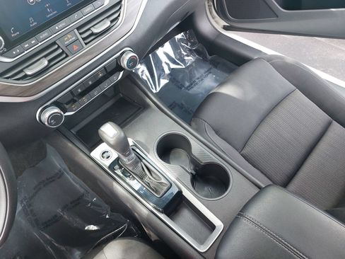 Used 2025 Nissan Altima 2.5 SV FWD image 25