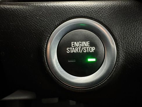 Used 2024 GMC Terrain SLT image 21