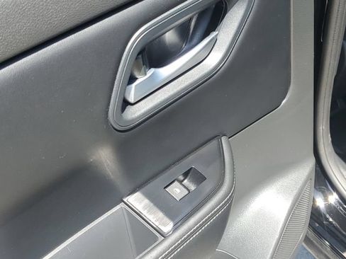 Used 2025 Nissan Rogue SV FWD image 18