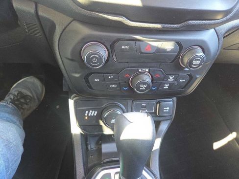 Used 2018 Jeep Renegade Altitude image 14