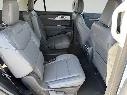 New 2025 Ford Explorer Active w/ Active Comfort Package image 30