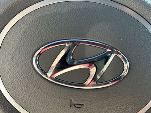 Used 2023 Hyundai Elantra SEL w/ Convenience Package image 25