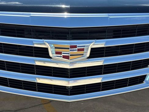 Used 2020 Cadillac Escalade Luxury RWD image 4
