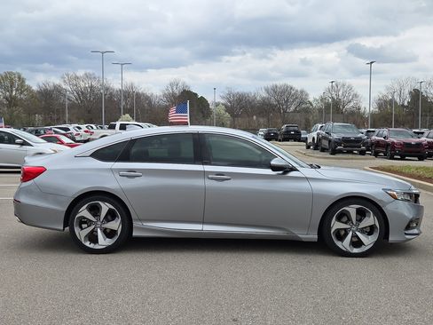 Used 2020 Honda Accord Touring image 2