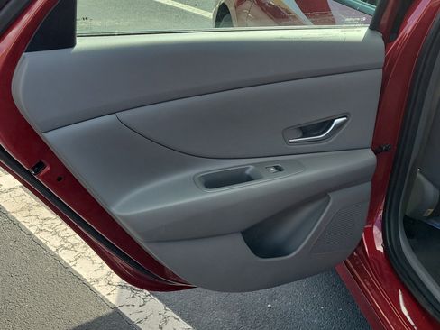 Used 2025 Hyundai Elantra Sport FWD image 13