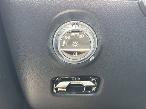 Used 2025 Mercedes-Benz C 300 Sedan image 20