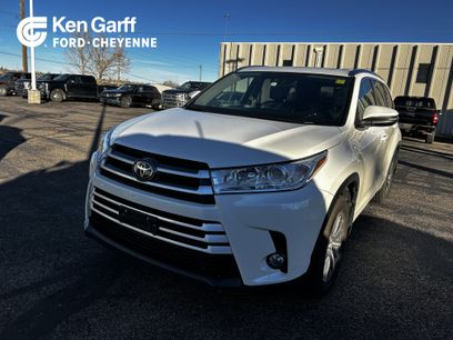 Used 2018 Toyota Highlander SE