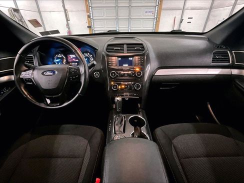 Used 2017 Ford Explorer XLT image 15