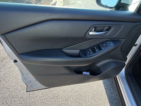 Used 2024 Nissan Rogue SV AWD/4WD image 14