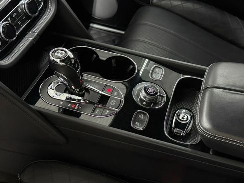 Used 2018 Bentley Bentayga Black Edition image 24
