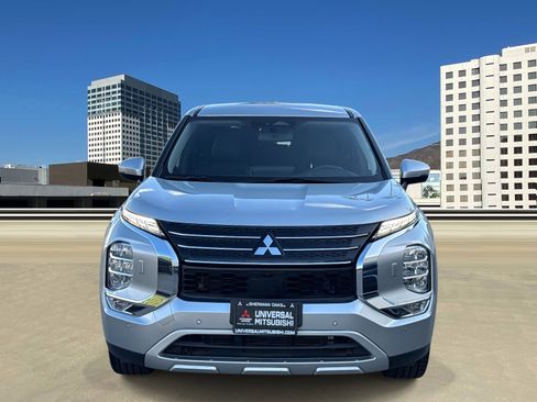 Used 2024 Mitsubishi Outlander AWD image 2