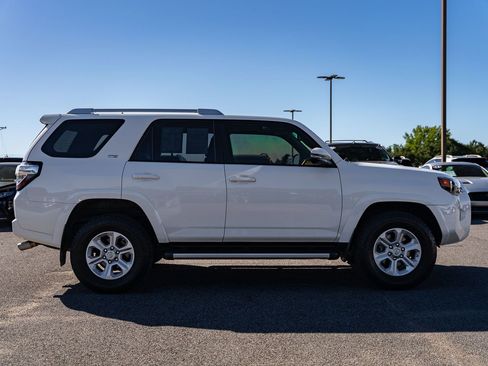 Used 2017 Toyota 4Runner SR5 Premium AWD/4WD image 8