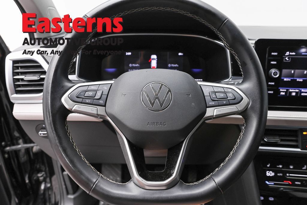 Used 2025 Volkswagen Taos SE FWD image 10