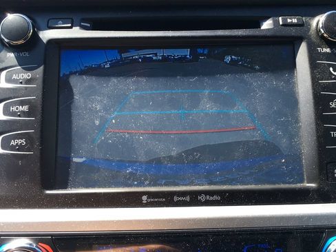 Used 2017 Toyota Highlander XLE AWD/4WD image 10