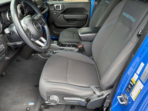 Used 2022 Jeep Wrangler Unlimited Rubicon 4xe AWD/4WD image 11