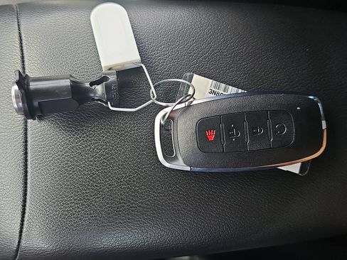 Used 2025 Nissan Kicks SV FWD image 10