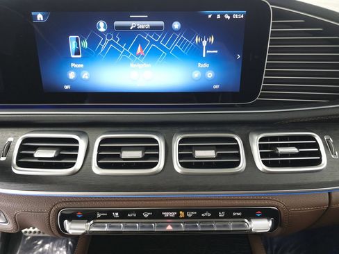 Used 2024 Mercedes-Benz GLS 450 4MATIC image 16