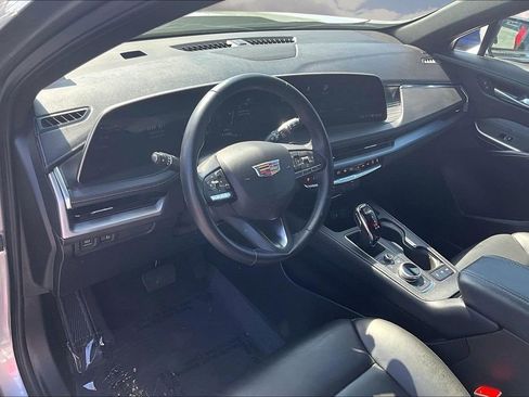 Certified 2025 Cadillac XT4 Premium Luxury image 17