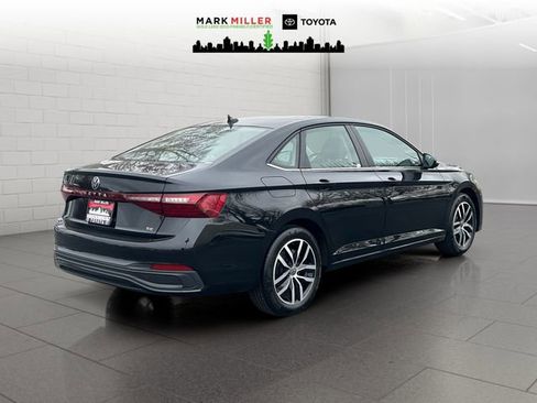 Used 2025 Volkswagen Jetta SE image 5