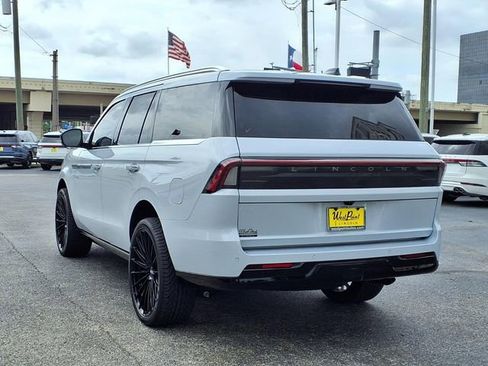 New 2026 Lincoln Navigator Reserve AWD/4WD image 6