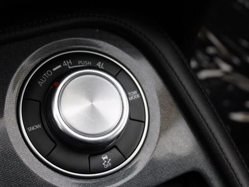 Used 2021 Nissan Armada SV image 41