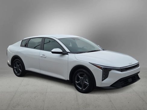 Used 2025 Kia K4 FWD image 2