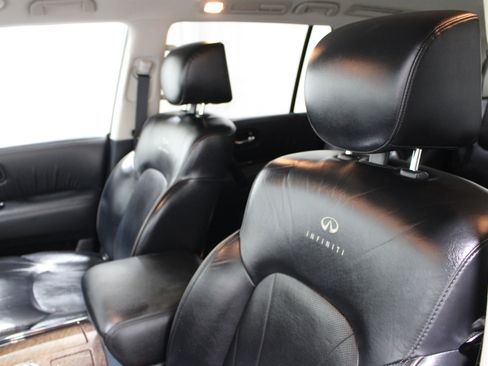 Used 2011 INFINITI QX56 4WD w/ Deluxe Touring Pkg image 4